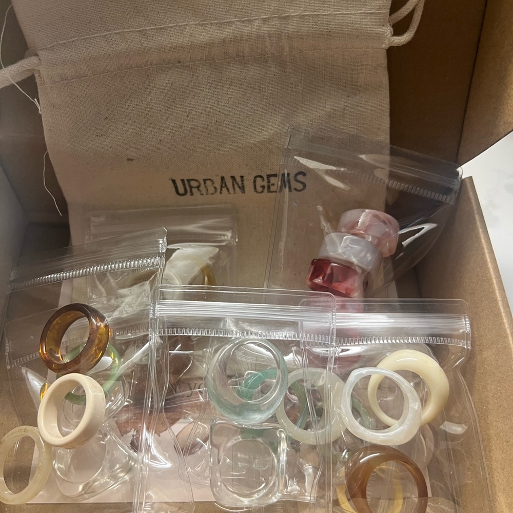 Assorted Resin Rings - Picture 8 of 8